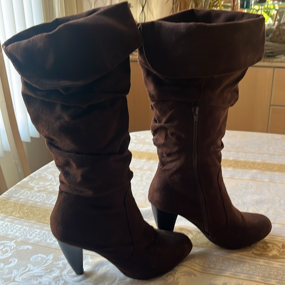 Imitation suede brown heeled boots size 8 - Picture 4 of 12
